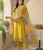 Women Floral Embroidered Thread Work Kurta with Trousers & With Dupatta