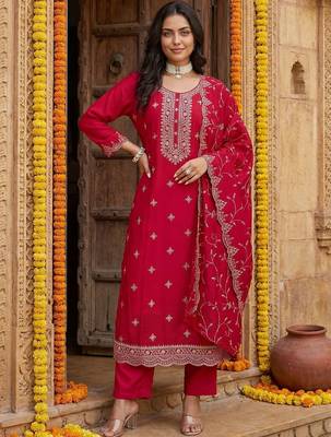 Women Ethnic Motifs Embroidered Thread Work Kurta with Trousers & With Dupatta 2