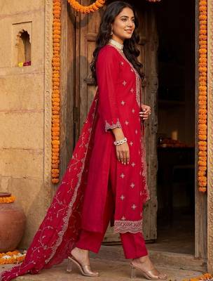 Women Ethnic Motifs Embroidered Thread Work Kurta with Trousers & With Dupatta 4