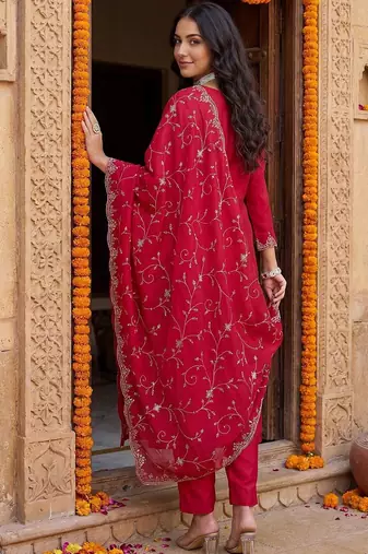 Women Ethnic Motifs Embroidered Thread Work Kurta with Trousers & With Dupatta