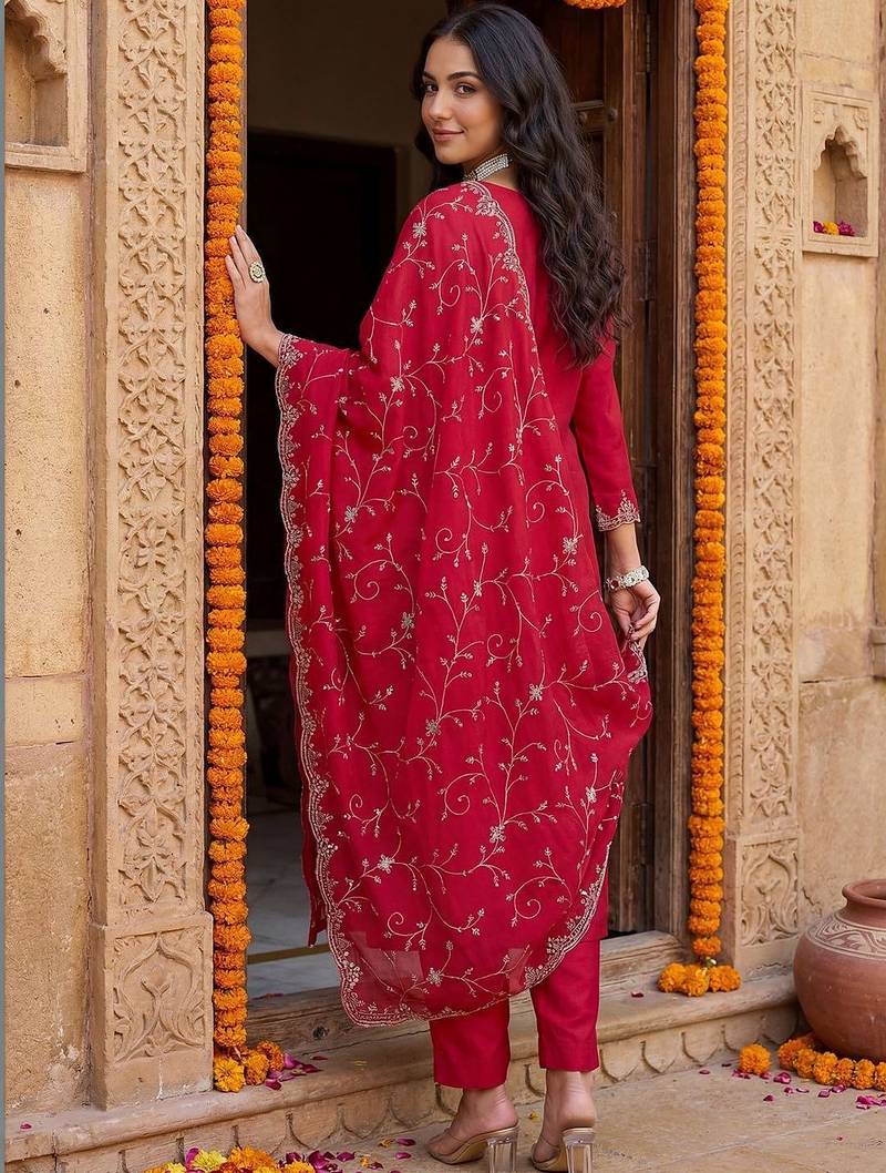 Women Ethnic Motifs Embroidered Thread Work Kurta with Trousers & With Dupatta