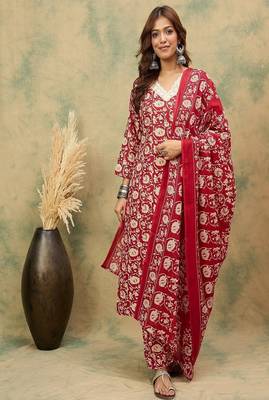 Floral printed cotton v neck kurta trouser & dupatta set 1