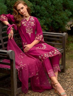 Women Floral Embroidered Thread Work Kurta with Trousers & With Dupatta 1