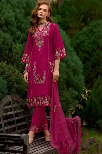 Women Floral Embroidered Thread Work Kurta with Trousers & With Dupatta