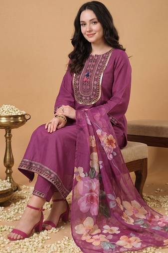 Women Ethnic Motifs Embroidered Thread Work Kurta with Trousers & With Dupatta