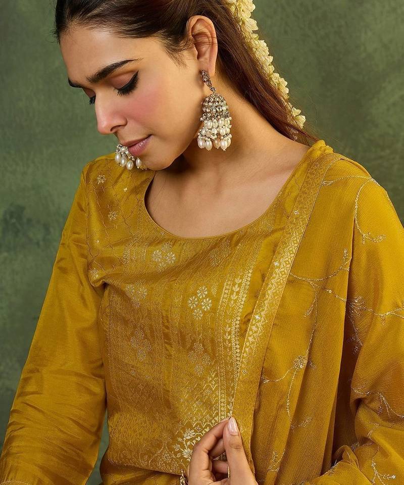 Women Ethnic Motifs Kurta with Trousers & With Dupatta