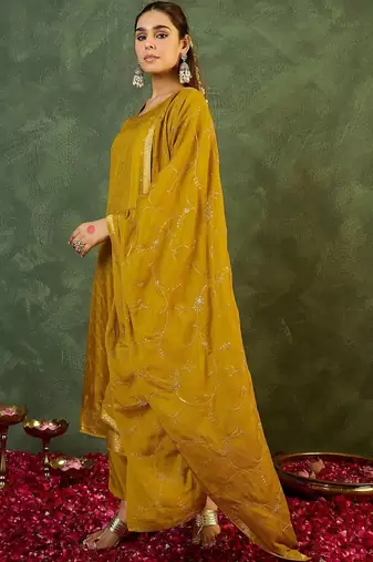 Women Ethnic Motifs Kurta with Trousers & With Dupatta
