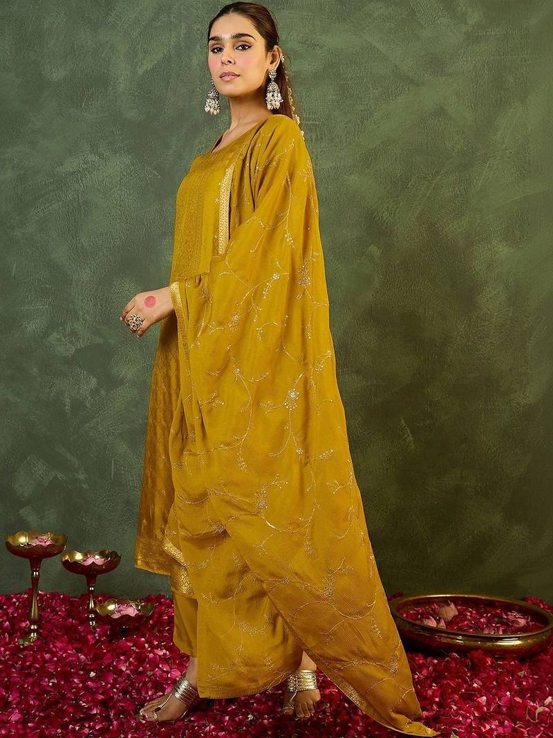 Women Ethnic Motifs Kurta with Trousers & With Dupatta