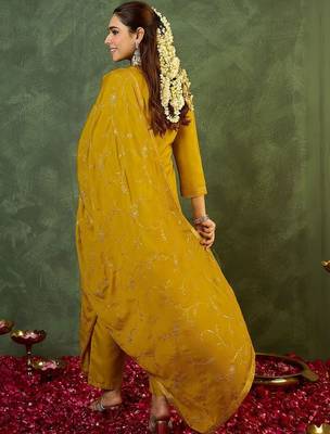 Women Ethnic Motifs Kurta with Trousers & With Dupatta 5