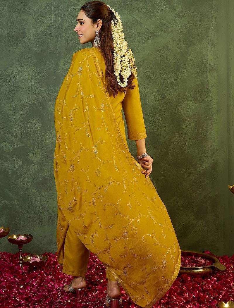 Women Ethnic Motifs Kurta with Trousers & With Dupatta