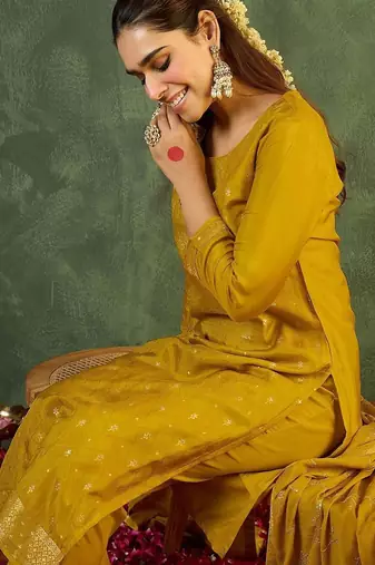 Women Ethnic Motifs Kurta with Trousers & With Dupatta