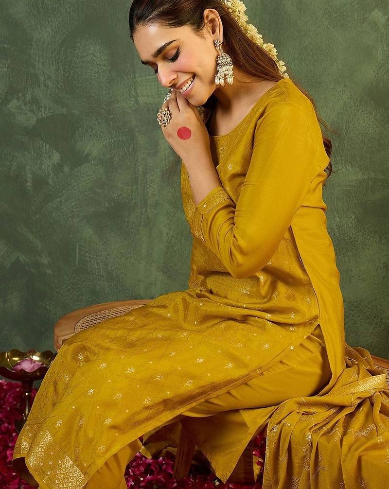 Women Ethnic Motifs Kurta with Trousers & With Dupatta