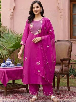 Women Floral Embroidered Thread Work Kurta with Trousers & With Dupatta 1