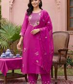 Women Floral Embroidered Thread Work Kurta with Trousers & With Dupatta