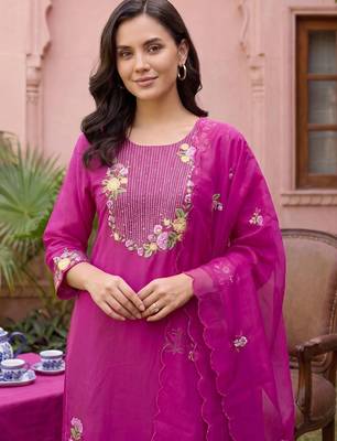 Women Floral Embroidered Thread Work Kurta with Trousers & With Dupatta 2