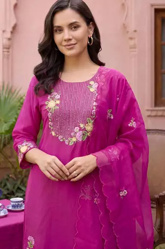 Women Floral Embroidered Thread Work Kurta with Trousers & With Dupatta
