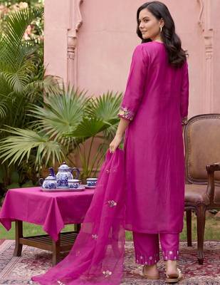 Women Floral Embroidered Thread Work Kurta with Trousers & With Dupatta 4
