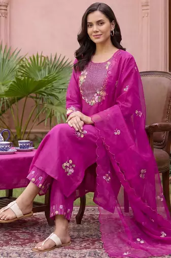 Women Floral Embroidered Thread Work Kurta with Trousers & With Dupatta