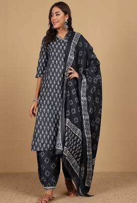 Floral printed cotton v neck kurta trouser & dupatta set 1