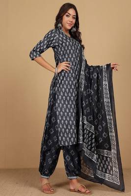 Floral printed cotton v neck kurta trouser & dupatta set 3
