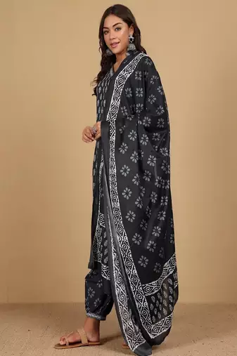 Floral printed cotton v neck kurta trouser & dupatta set