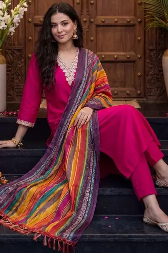 Women Ethnic Motifs Thread Work Kurta with Trousers & With Dupatta