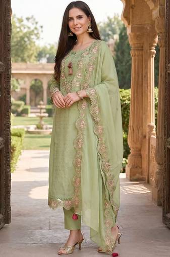 Women Floral Embroidered Thread Work Cotton Kurta with Trousers & With Dupatta
