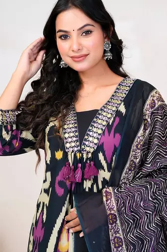Women Embroidered Thread Work Cotton Kurta with Trousers & With Dupatta