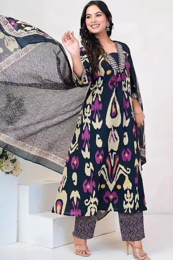 Women Embroidered Thread Work Cotton Kurta with Trousers & With Dupatta