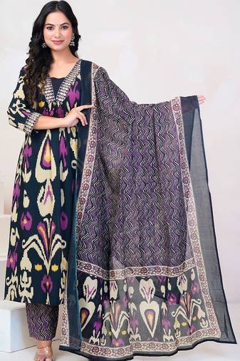 Women Embroidered Thread Work Cotton Kurta with Trousers & With Dupatta