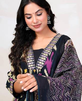 Women Embroidered Thread Work Cotton Kurta with Trousers & With Dupatta 3