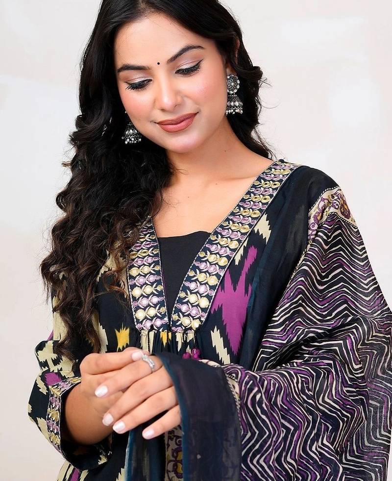 Women Embroidered Thread Work Cotton Kurta with Trousers & With Dupatta