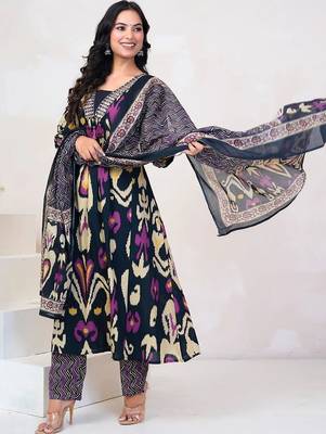 Women Embroidered Thread Work Cotton Kurta with Trousers & With Dupatta 5