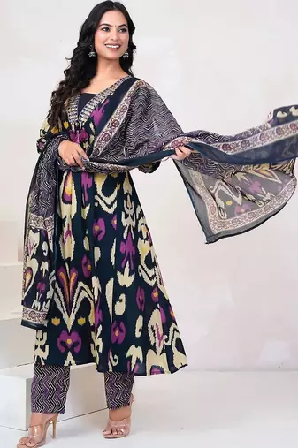 Women Embroidered Thread Work Cotton Kurta with Trousers & With Dupatta