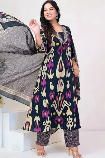 Women Embroidered Thread Work Cotton Kurta with Trousers & With Dupatta