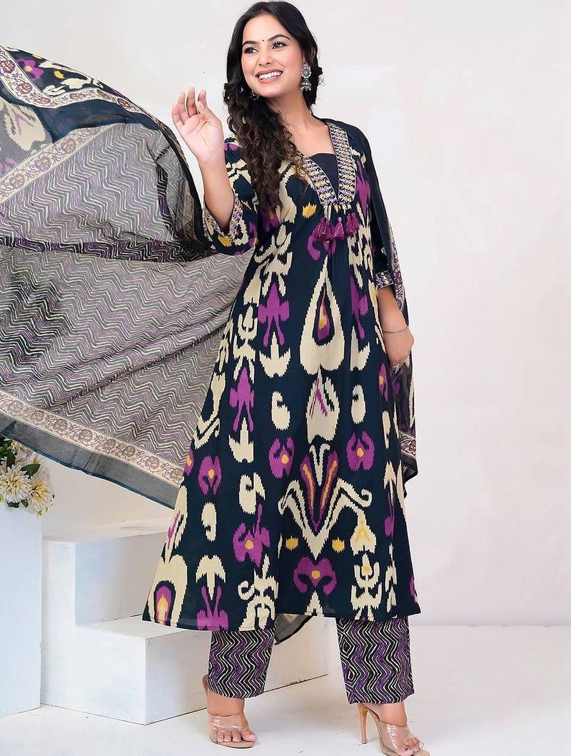 Women Embroidered Thread Work Cotton Kurta with Trousers & With Dupatta
