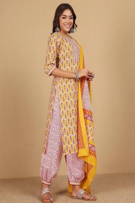 Floral printed cotton round neck kurta trouser & dupatta set 3