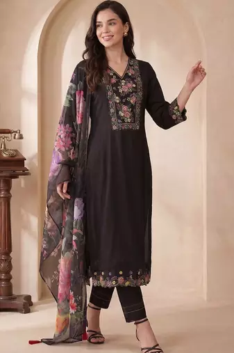 Women Floral Embroidered Thread Work Liva Kurta with Trousers & With Dupatta