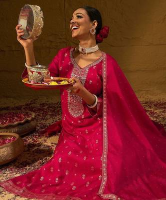 Women Ethnic Motifs Embroidered Kurta with Trousers & With Dupatta 3
