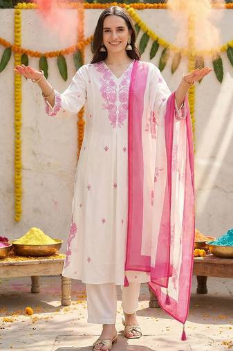 Women Floral Embroidered Thread Work Kurta with Trousers & Dupatta