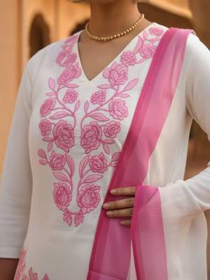 Women Floral Embroidered Thread Work Kurta with Trousers & Dupatta 3