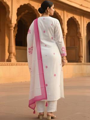 Women Floral Embroidered Thread Work Kurta with Trousers & Dupatta 6
