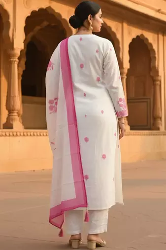 Women Floral Embroidered Thread Work Kurta with Trousers & Dupatta