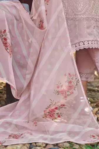 Women Floral Embroidered Thread Work Kurta with Trousers & With Dupatta