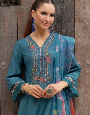 Women Floral Embroidered Mirror Work Kurta with Trousers & Dupatta 2