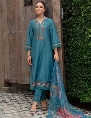 Women Floral Embroidered Mirror Work Kurta with Trousers & Dupatta 4