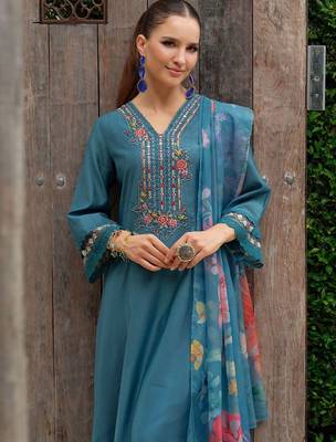 Women Floral Embroidered Mirror Work Kurta with Trousers & Dupatta 5