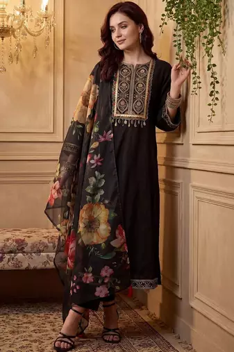 Women Floral Embroidered Thread Work Kurta with Trousers & With Dupatta