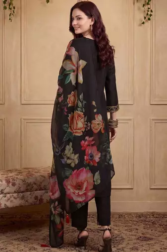 Women Floral Embroidered Thread Work Kurta with Trousers & With Dupatta