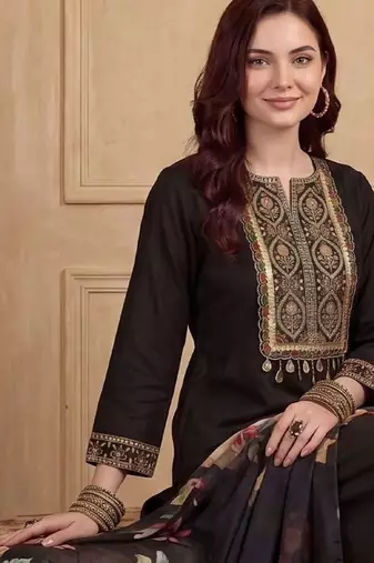 Women Floral Embroidered Thread Work Kurta with Trousers & With Dupatta